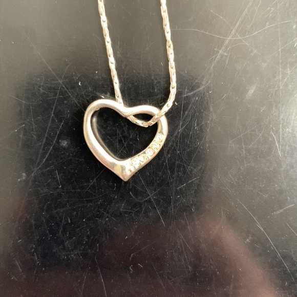 Dainty Heart Necklace - Picture 4 of 4